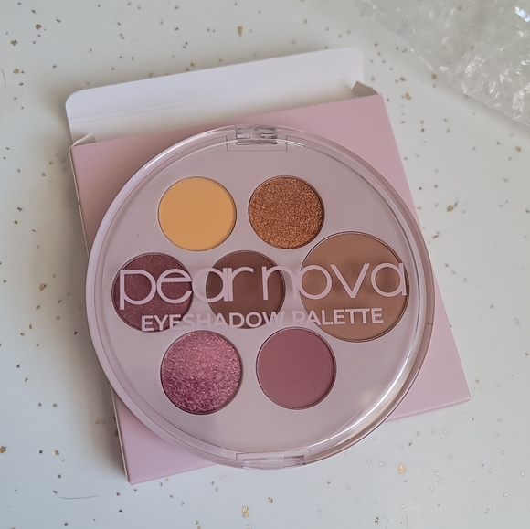 Eyeshadow Palette - Picture 4 of 5